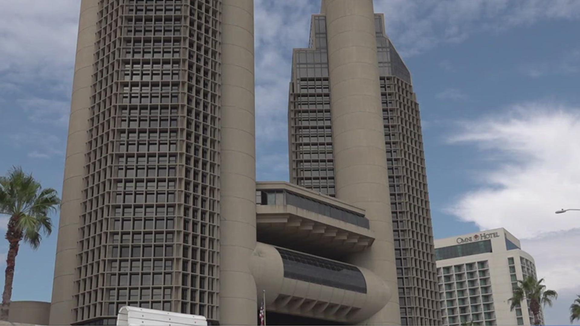No bids on One Shoreline Plaza at auction