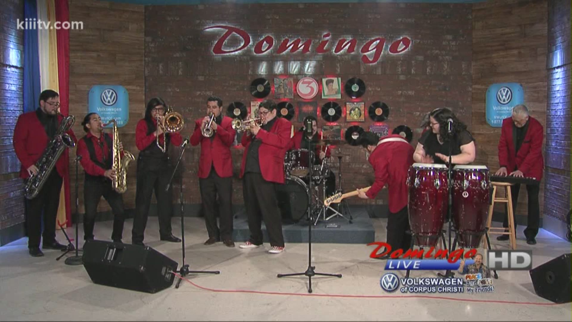 La 45 performing "La 45 Anthem" on Domingo Live.
