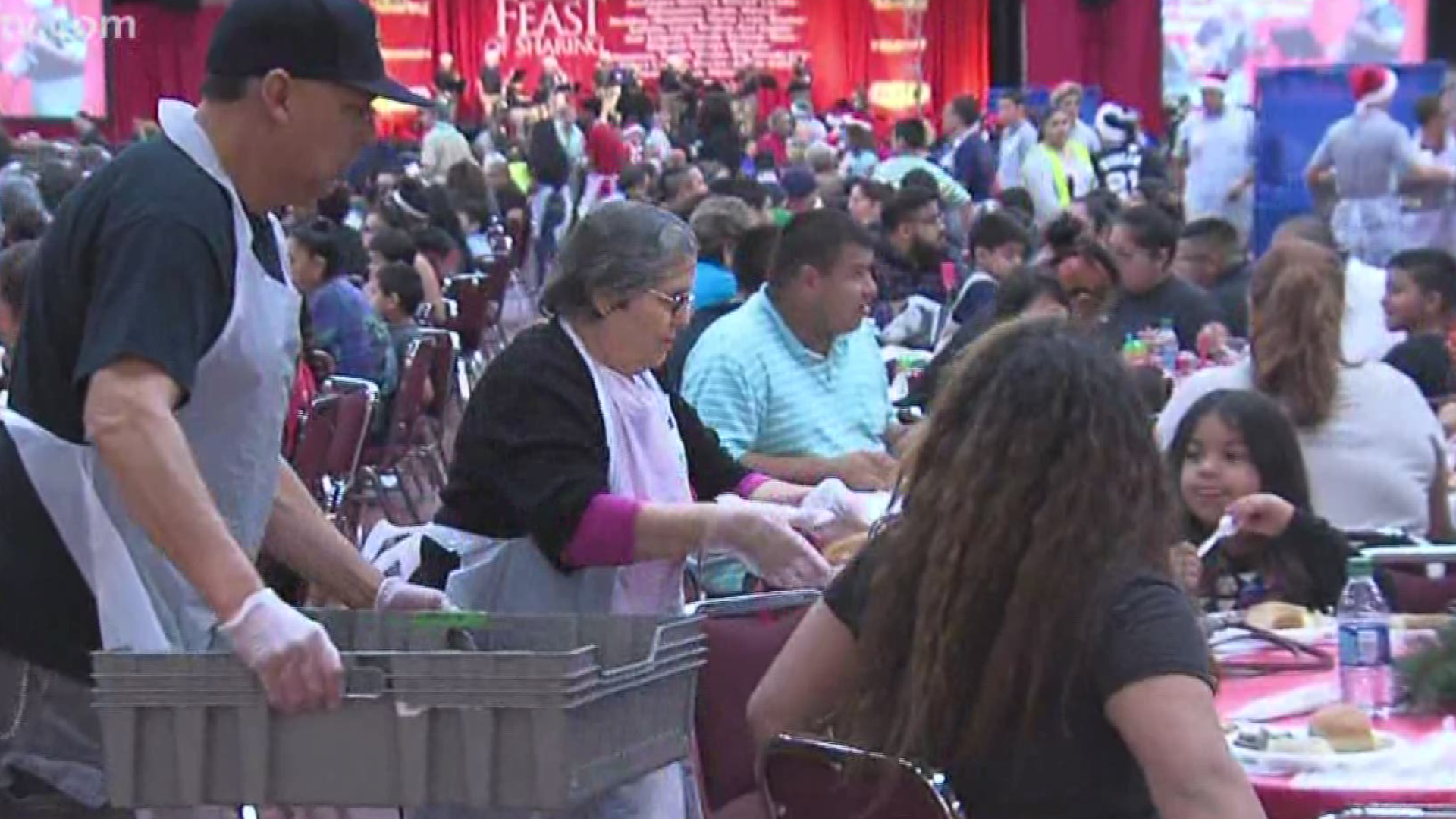 H-E-B's Mobile Kitchen will be serving up enough holiday meals to feed 10,000 Texans. The event is meant for everyone who wants to enjoy a true Texas meal.