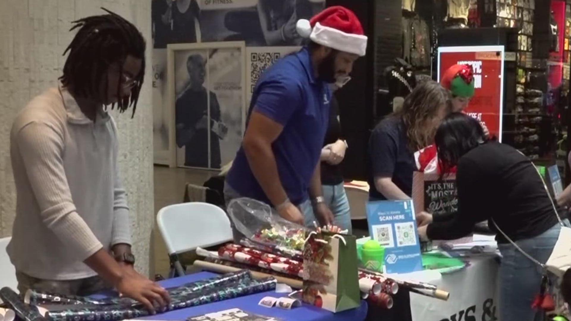 Holiday shopping is in full swing but if you don't want to wrap gifts this year, the charity gift wrapping station at La Palmera Mall will take care of that for you.