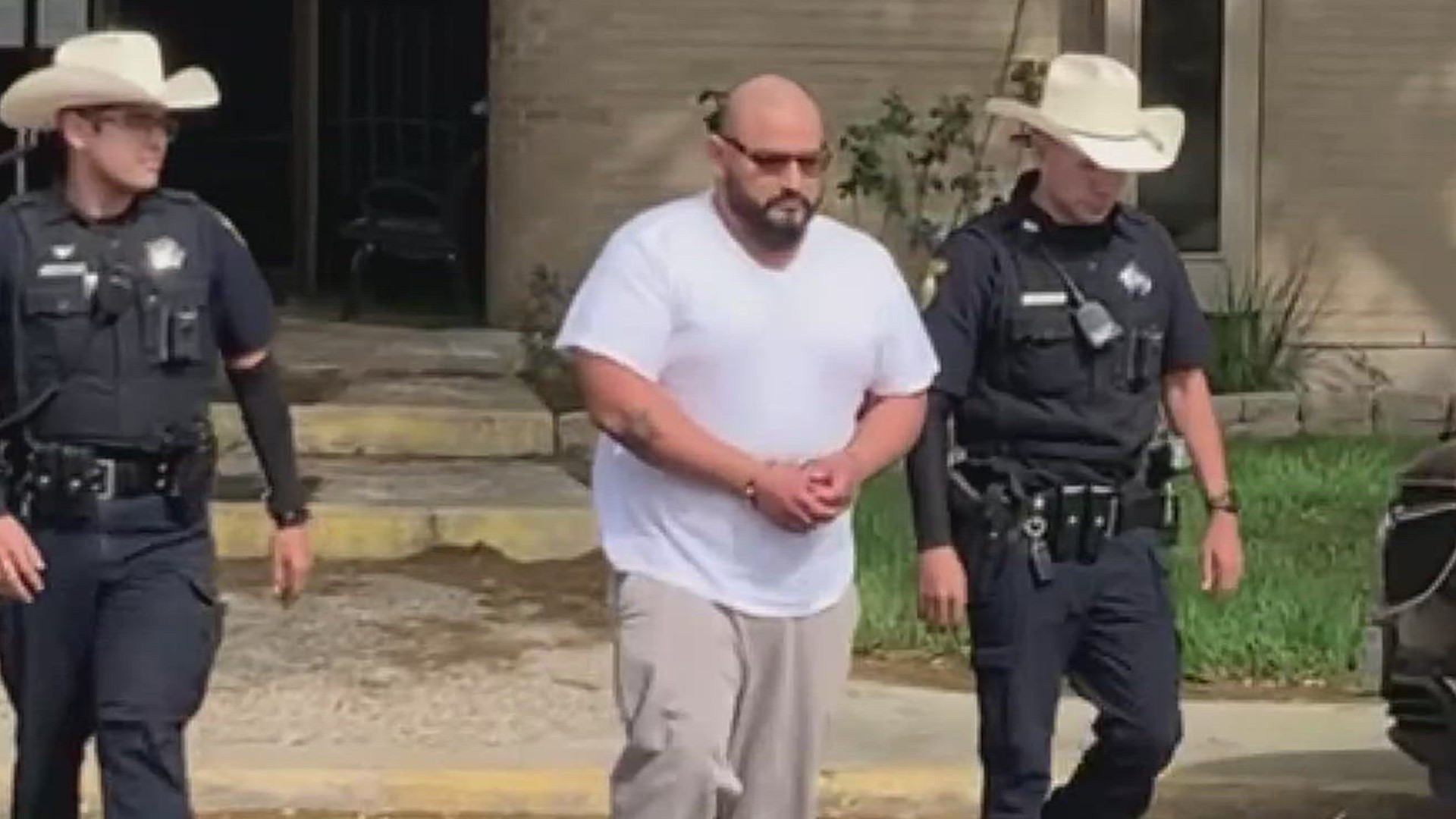 37-year-old Eric Lopez Berber was supposed to appear in court for the 2019 murder of Iris Martinez at a hotel in Orange Grove, Texas.