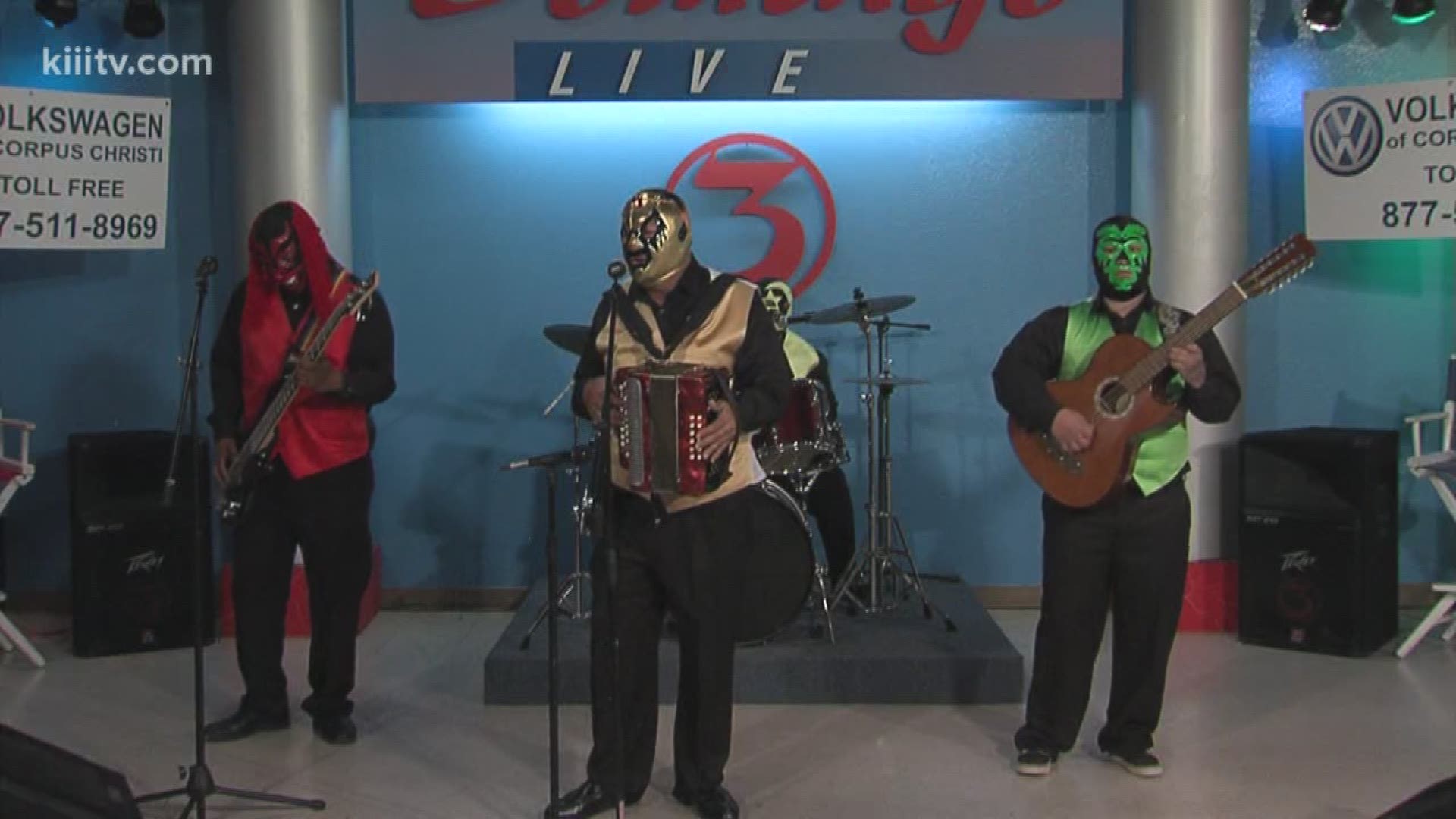 Los Enmascarados Performing on Domingo Live.