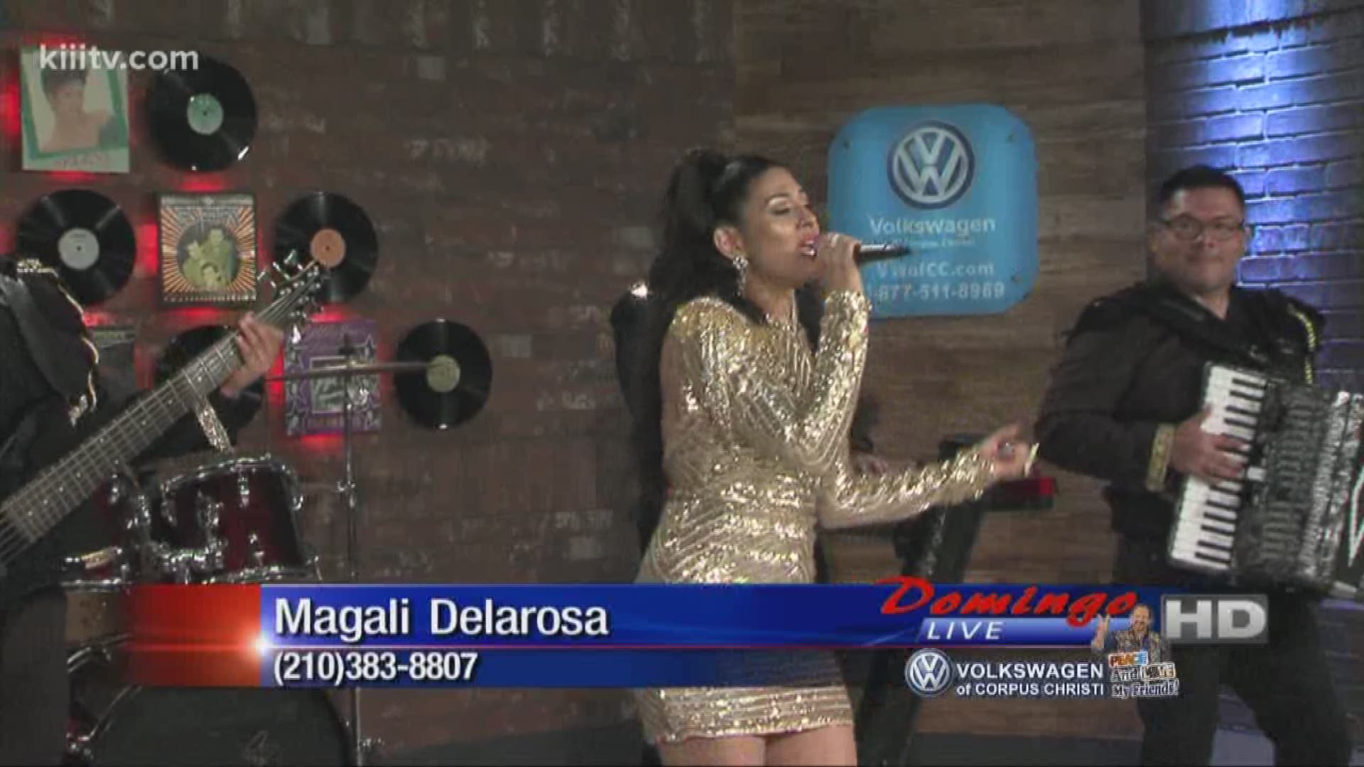Magali Delarosa performing "Que Hiciste Con Mi Amor" on Domingo Live!