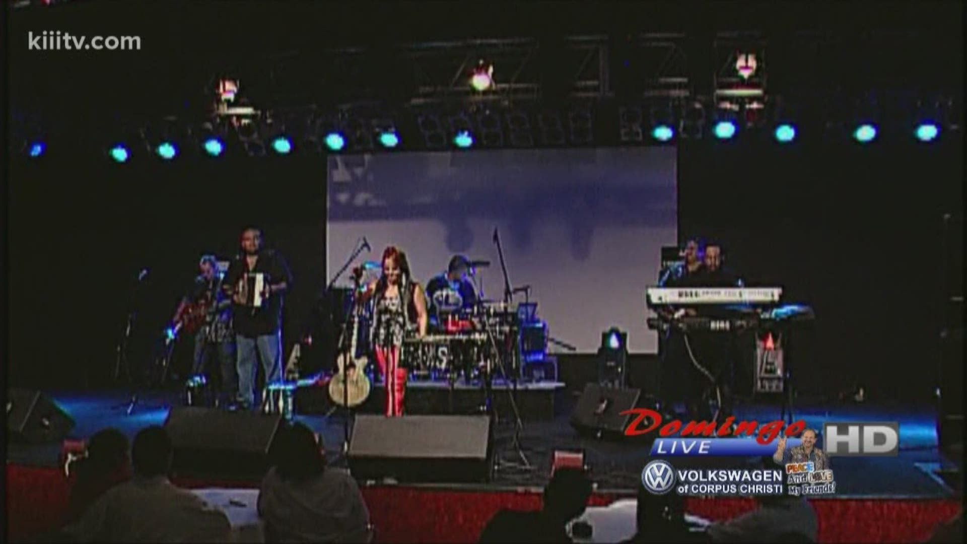 Shelly Lares "No Me Olvides" performance courtesy of Q-Productions, on Domingo Live.