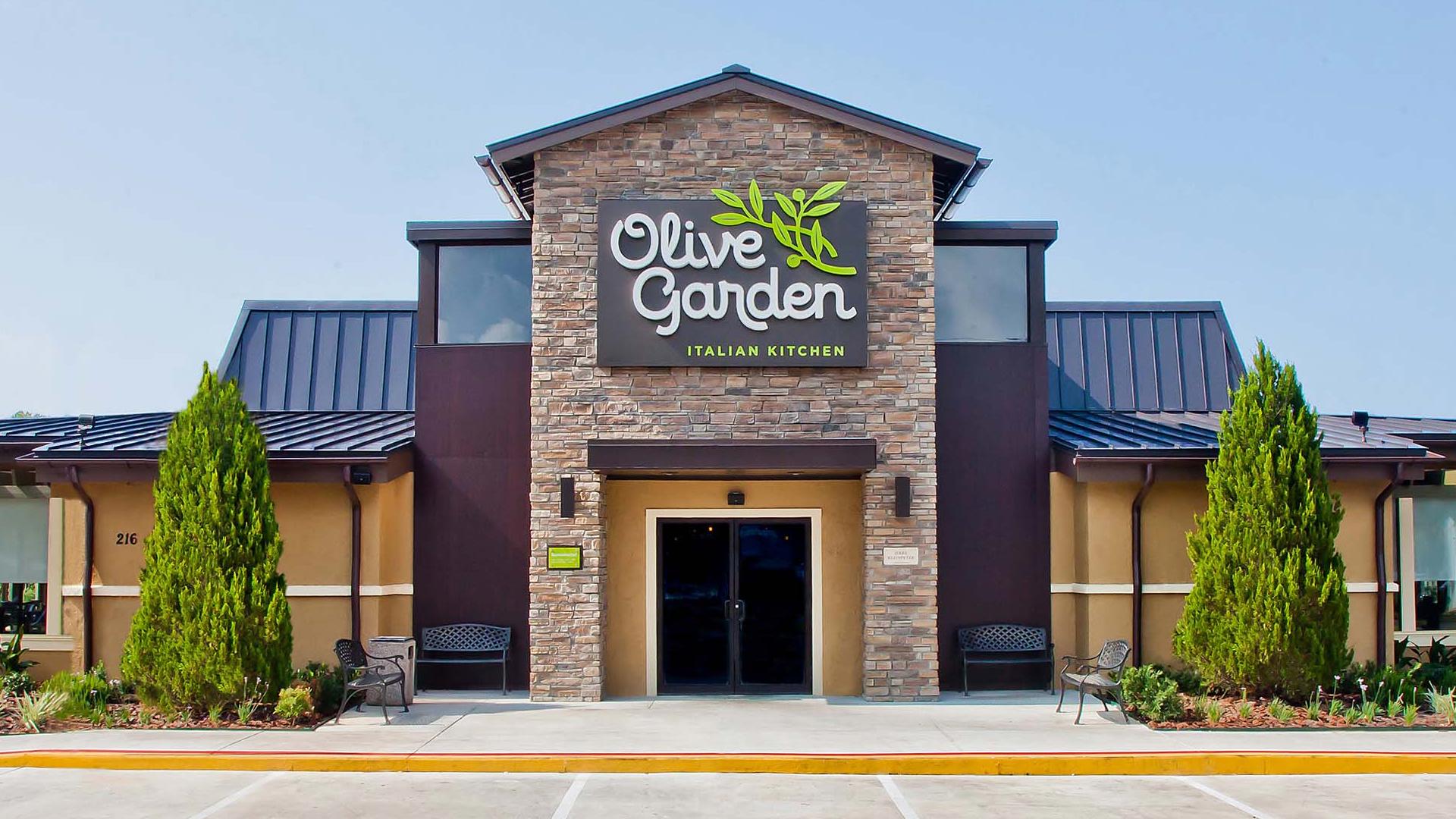 What Time Does Olive Garden Close: Essential Hours You Need to Know
