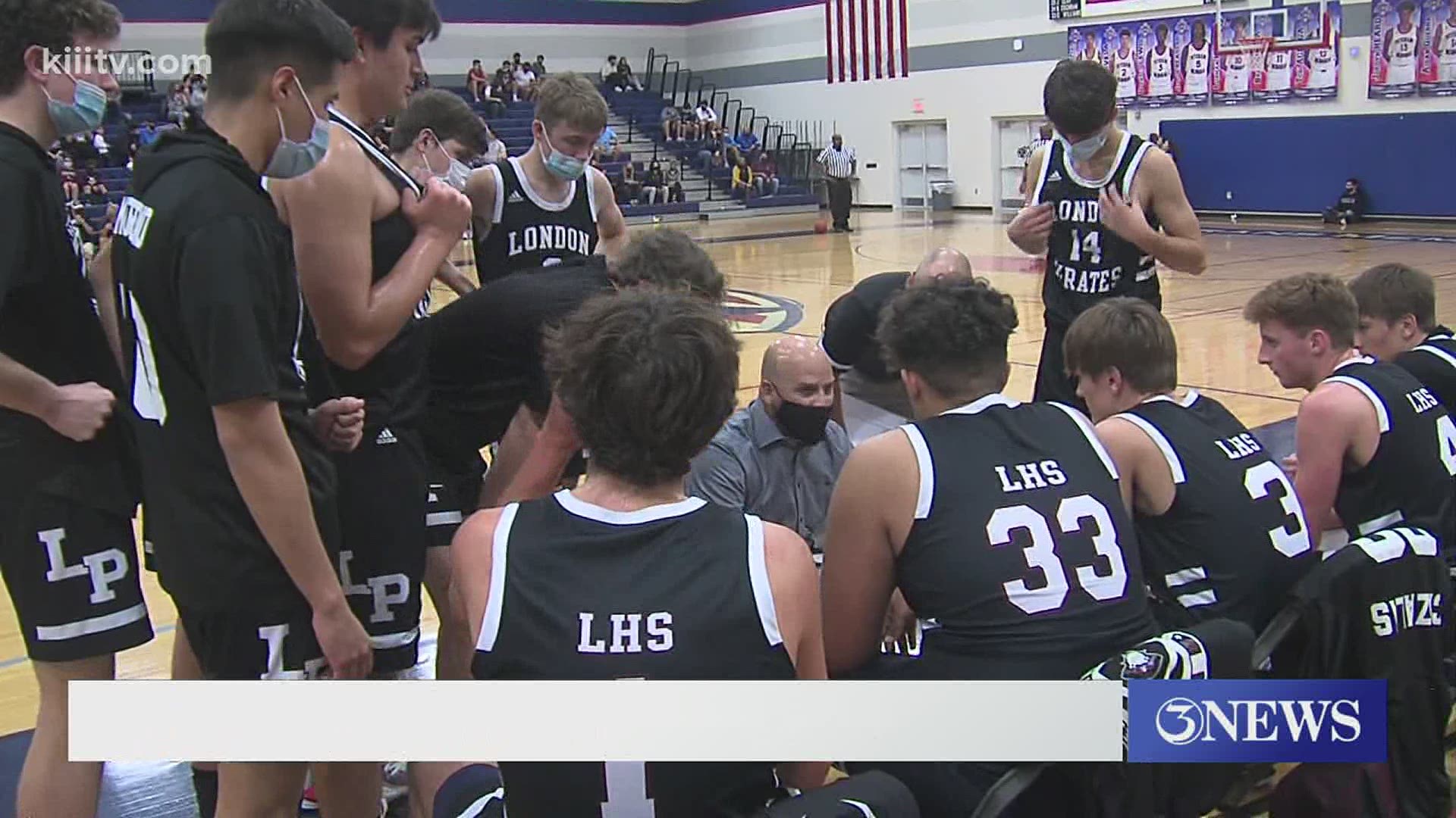 #4 London advances to the region semifinal for the second straight year with a 77-75 win over #8 Aransas Pass.