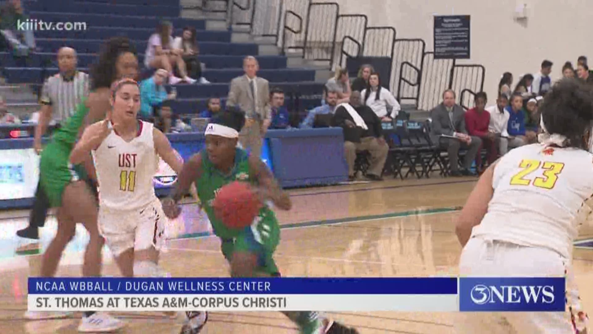 A&M-CC got 22 points from Dalesia Booth in a 75-55 win over St. Thomas.