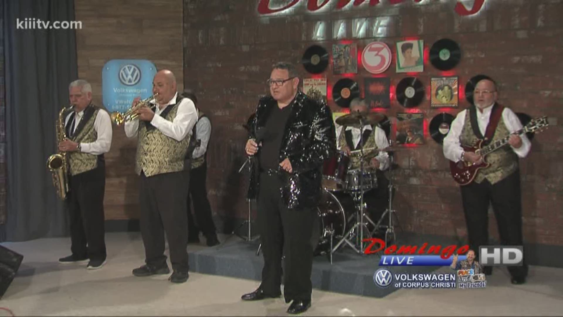 Michael B & The Fabulous Flames performing "Ensenia Me Querer" on Domingo Live.