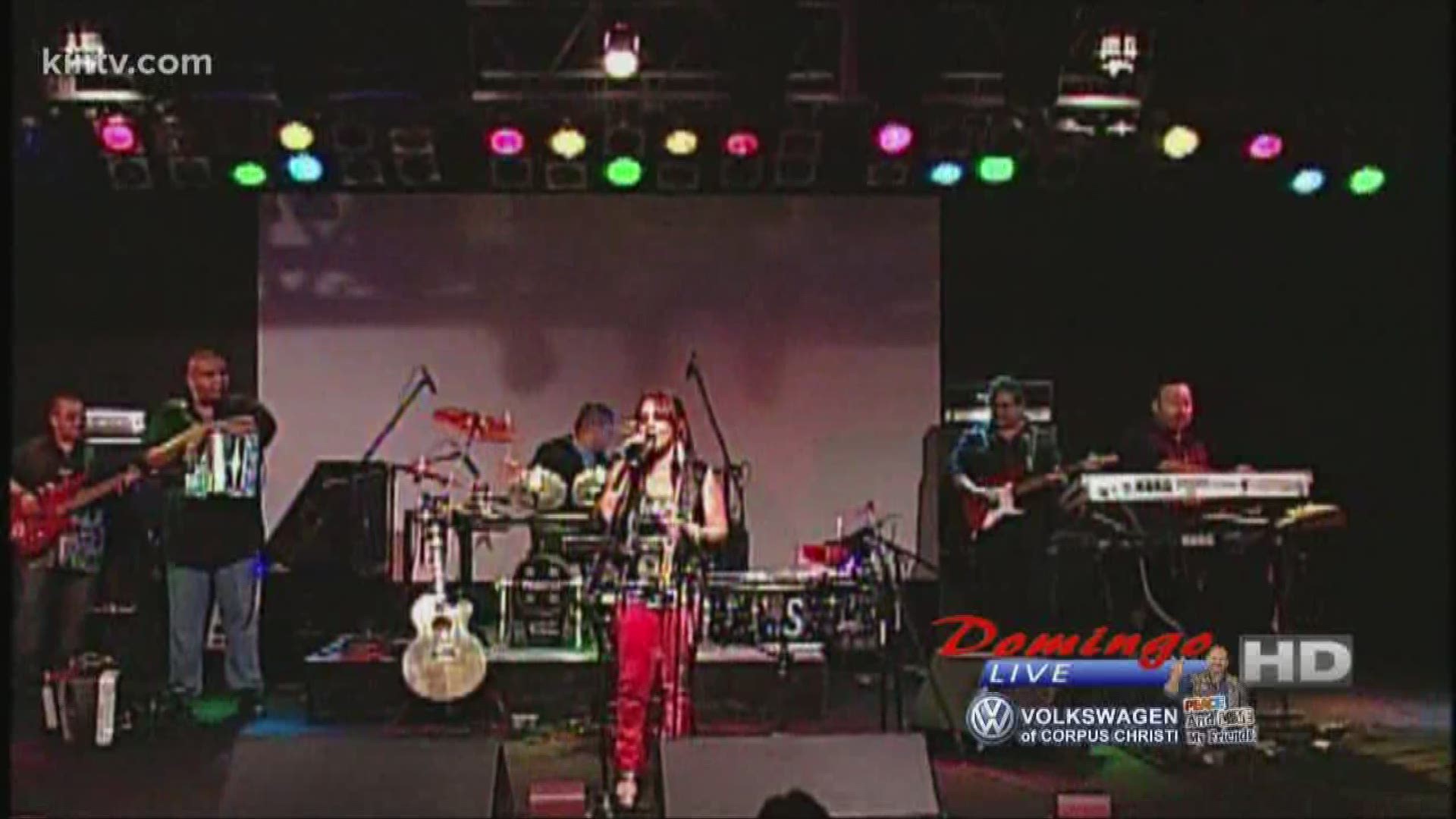 Shelly Lares "Soy Tu Amor" performance courtesy of Q-Productions, on Domingo Live.