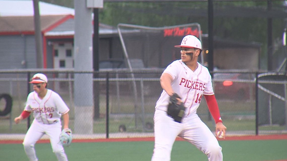 Robstown baseball edges to remain perfect in 314A play