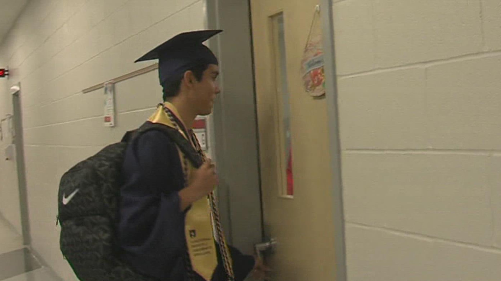 twins-graduate-with-associate-degrees-in-corpus-christi-kiiitv