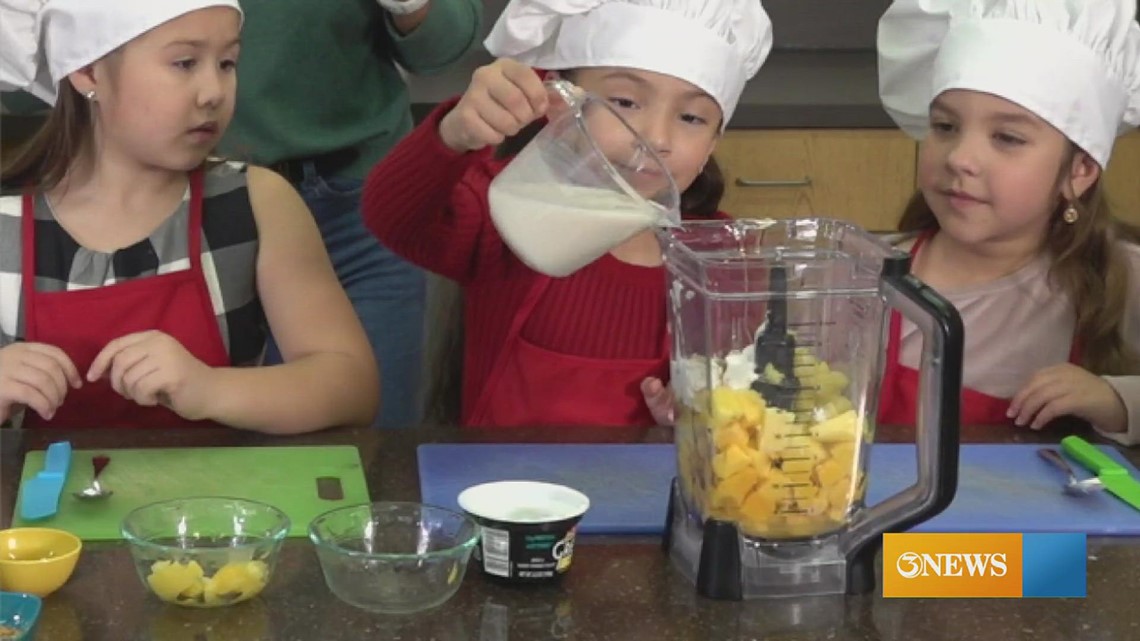 'We're making smoothies!' 3NEWS teams up with food bank, kid chefs to make some healthy meals