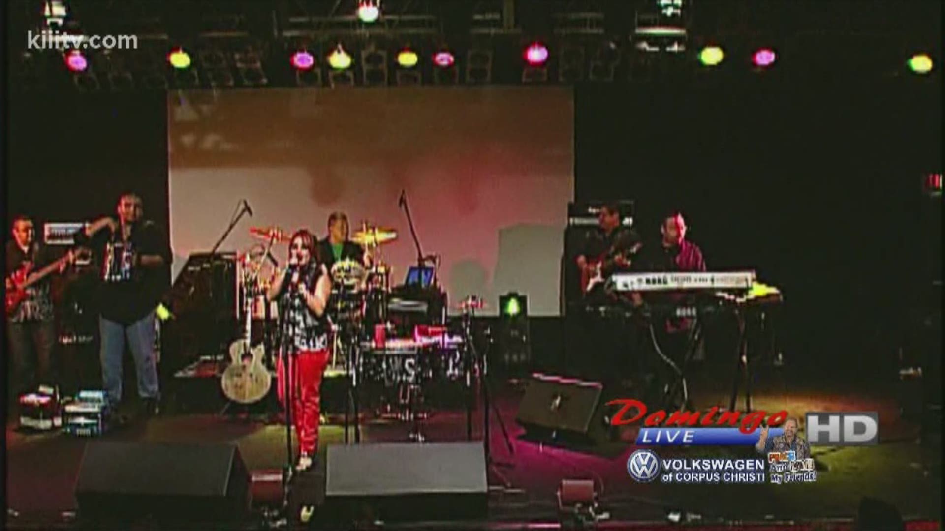 Shelly Lares "Esa Quimica Que Tienes" performance courtesy of Q-Productions, on Domingo Live.