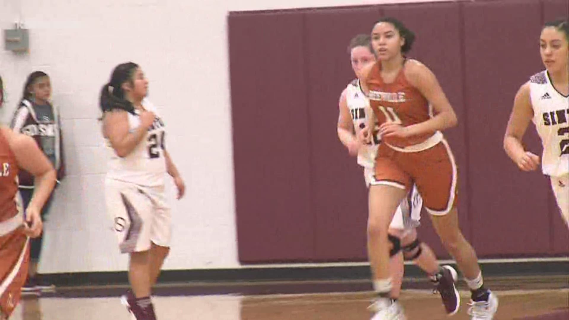 *Beeville girls get a record performance in win over Sinton (Game of the Week matchup) - Sinton boys hold off Beeville (Game of the Week matchup) - Ray boys edge Carroll - Carroll girls pull away from Ray