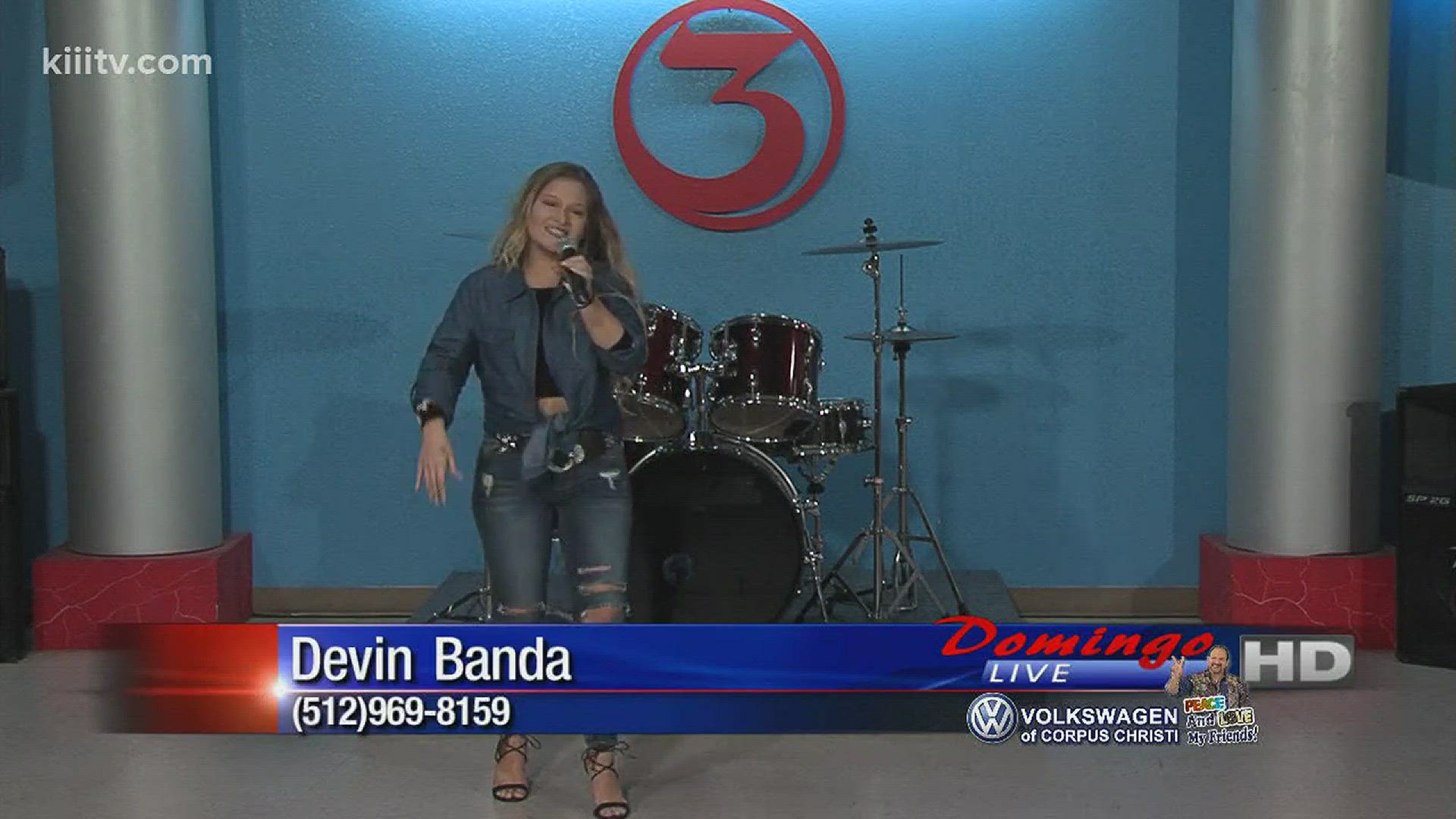 Devin Banda Performing "Un Poquito Mas" on Domingo Live!