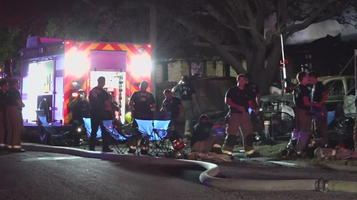 String of fires strikes neighborhood near Lamar Park area, investigations underway