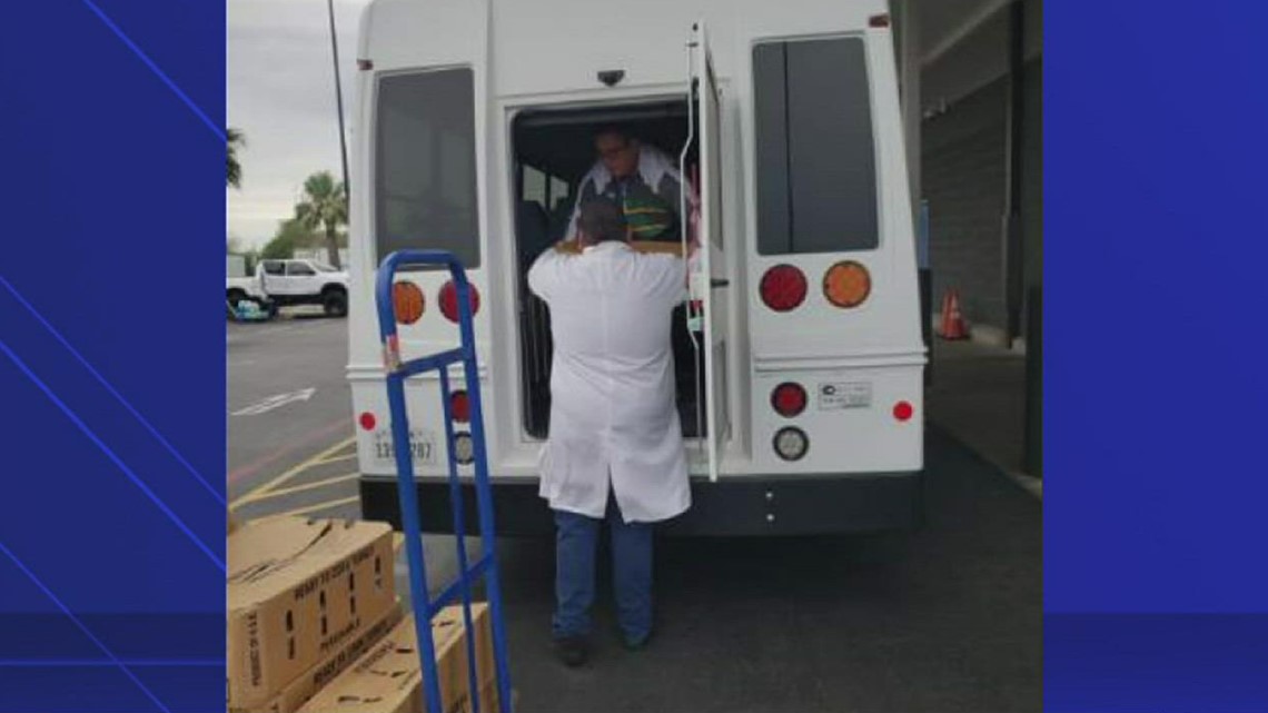 Bishop CISD Gives Away Thanksgiving Turkeys Kiiitv