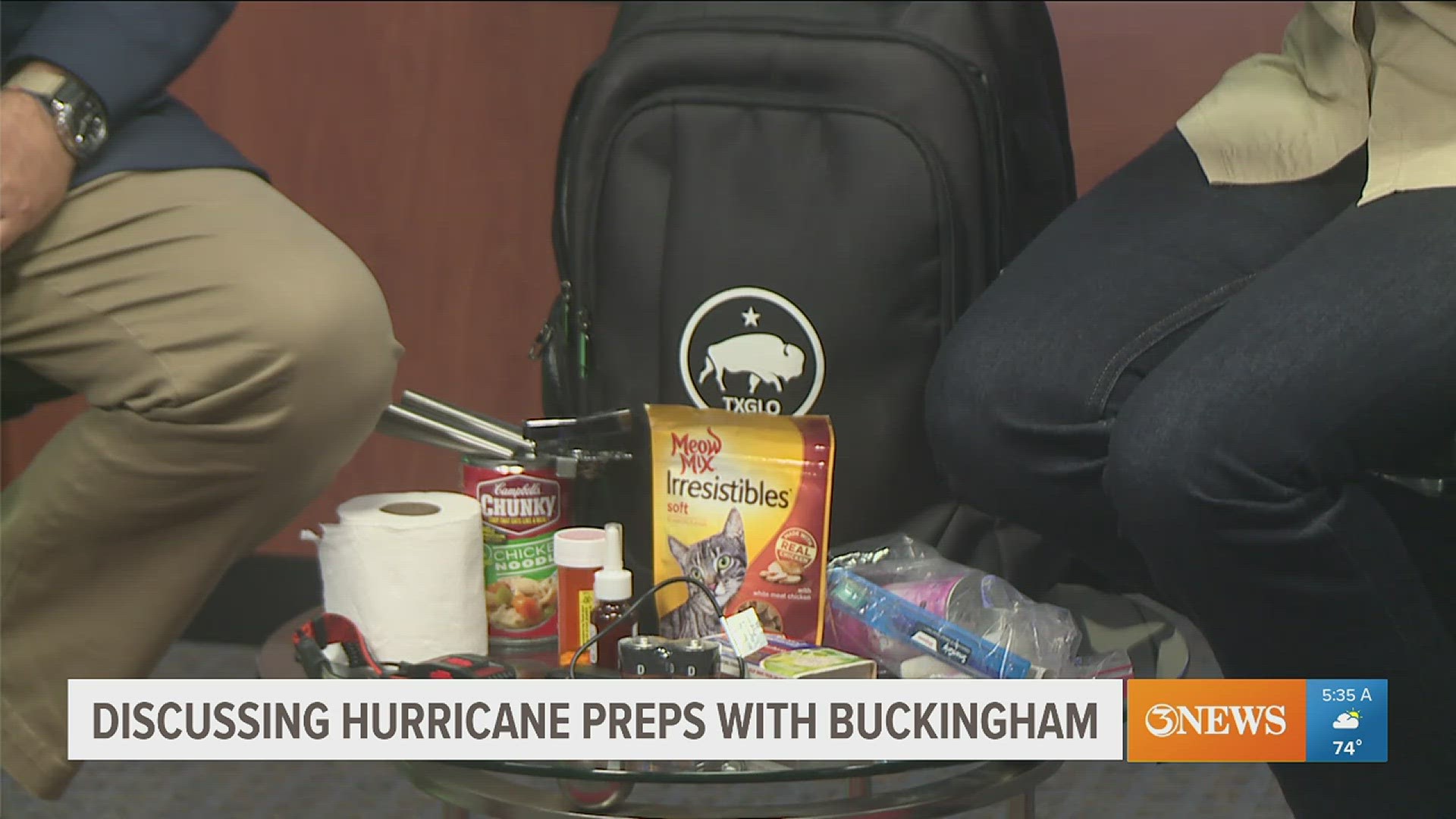 Having a hurricane kit ready is essential when you live on the Texas coast. Here's what experts suggest you put in it.