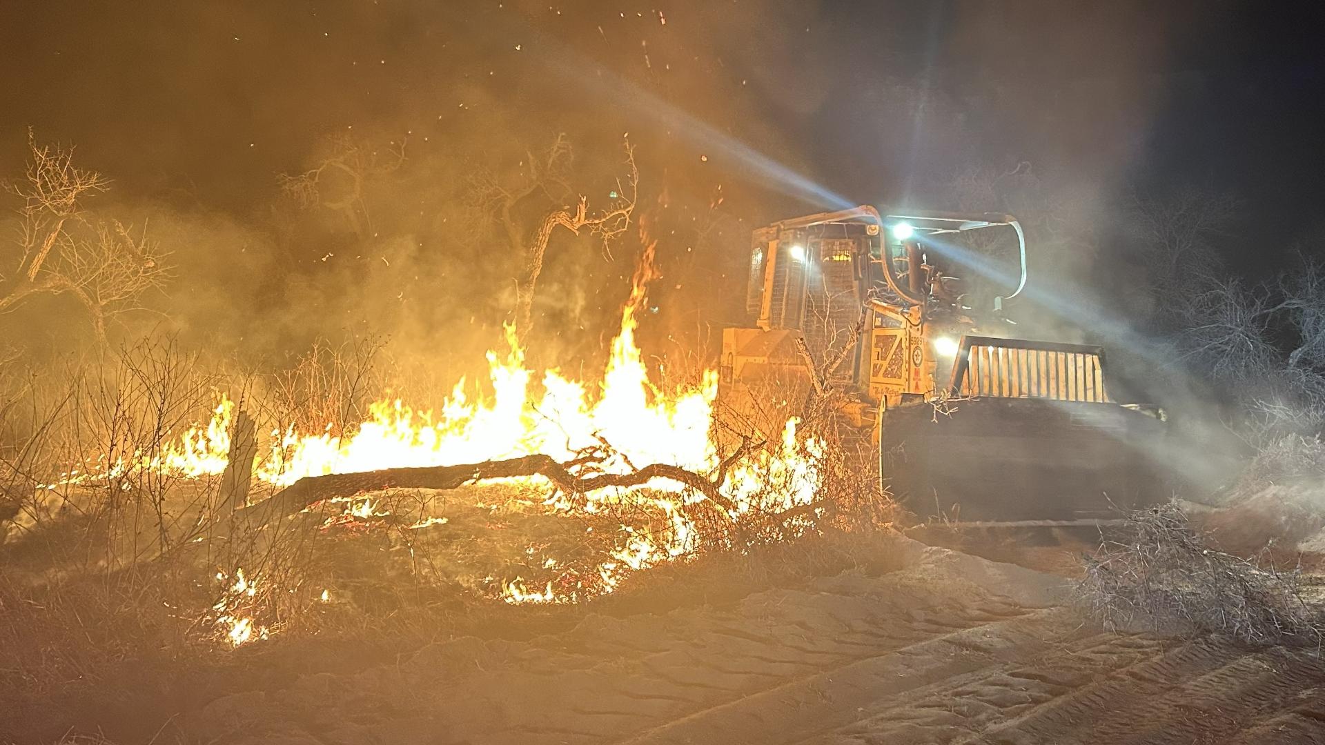 Crews battle brush fire in Kenedy County | kiiitv.com