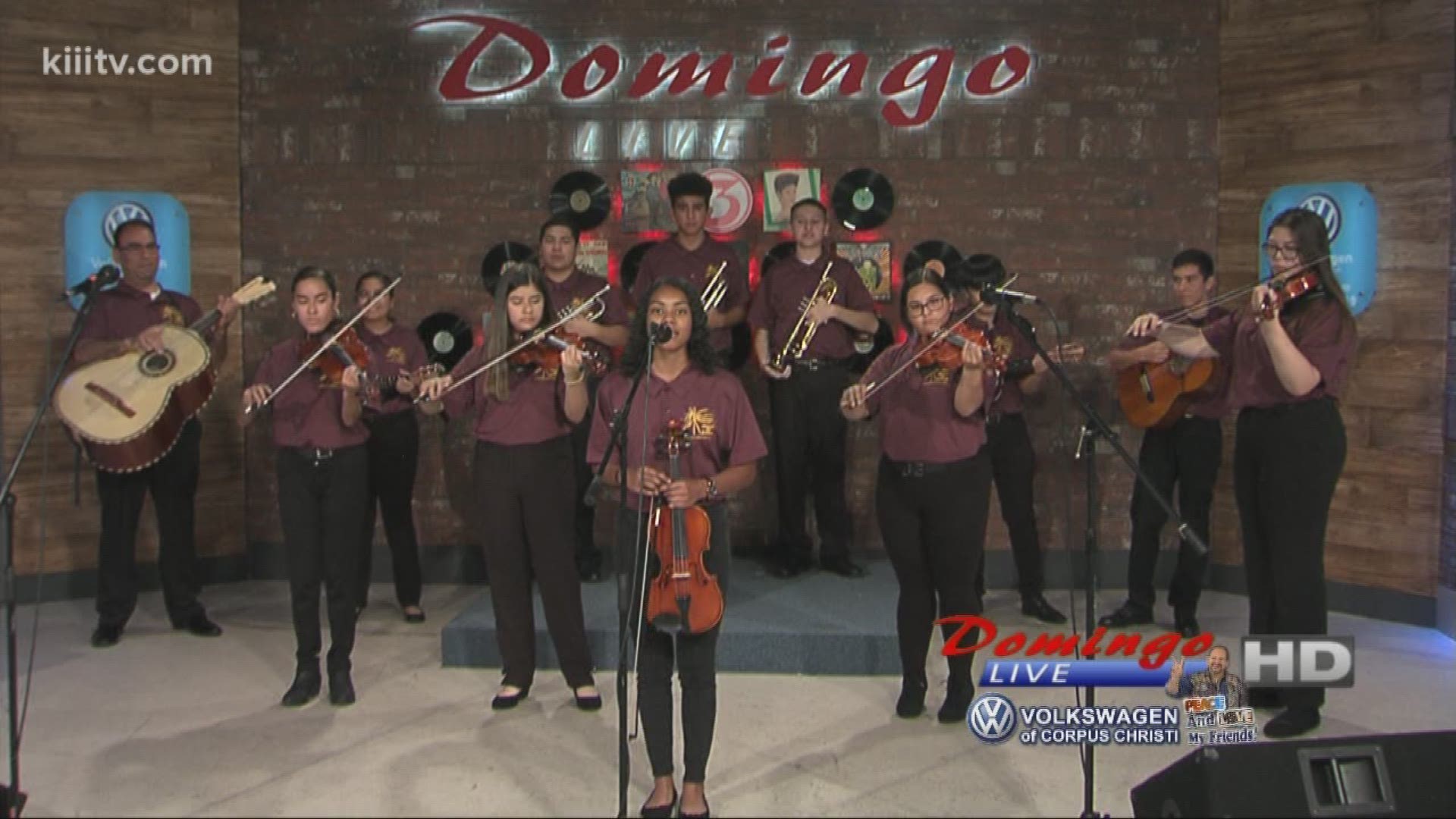 Tuloso Midway High School Mariachi performing "Viva Mexico" on Domingo Live.