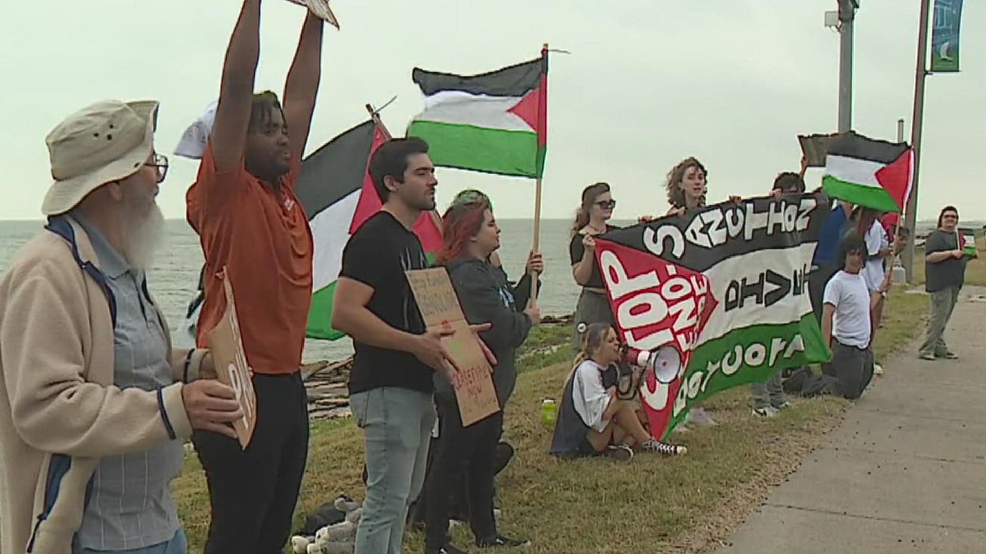 The students told 3NEWS they were there to bring attention to what has happened on other college campuses protesting the Israel-Palestinian war.