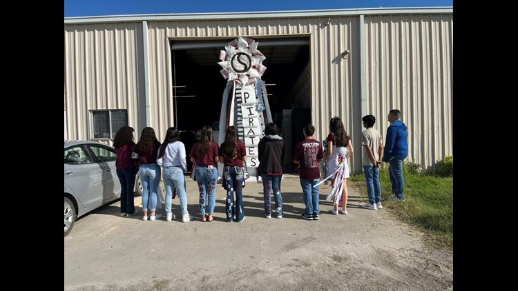 Sinton students go BIG for homecoming