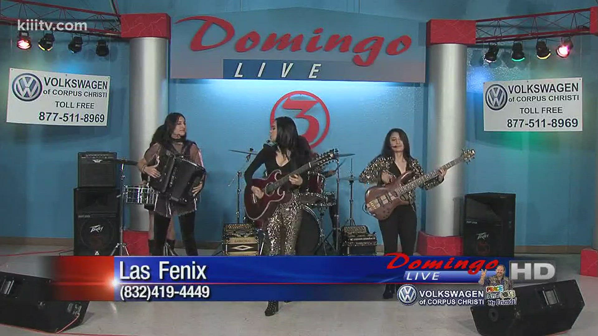 Las Fenix Performing "Dejala Ir" on Domingo Live!