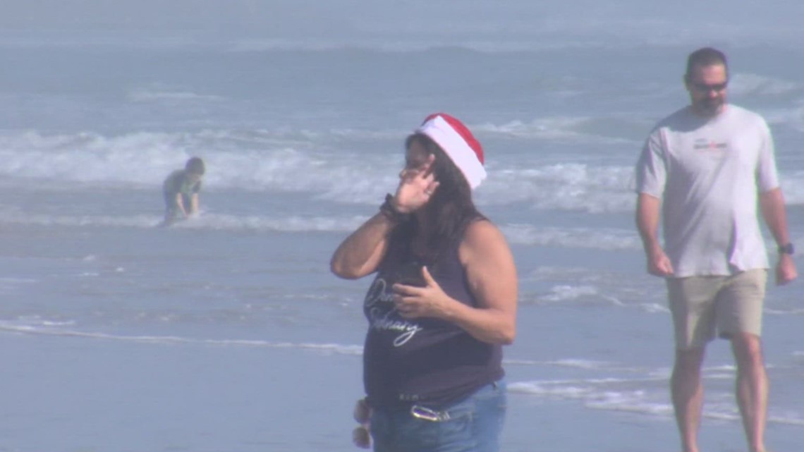 Christmas Eve on the beach? These Texans say it's the perfect holiday setting - Vimarsana News