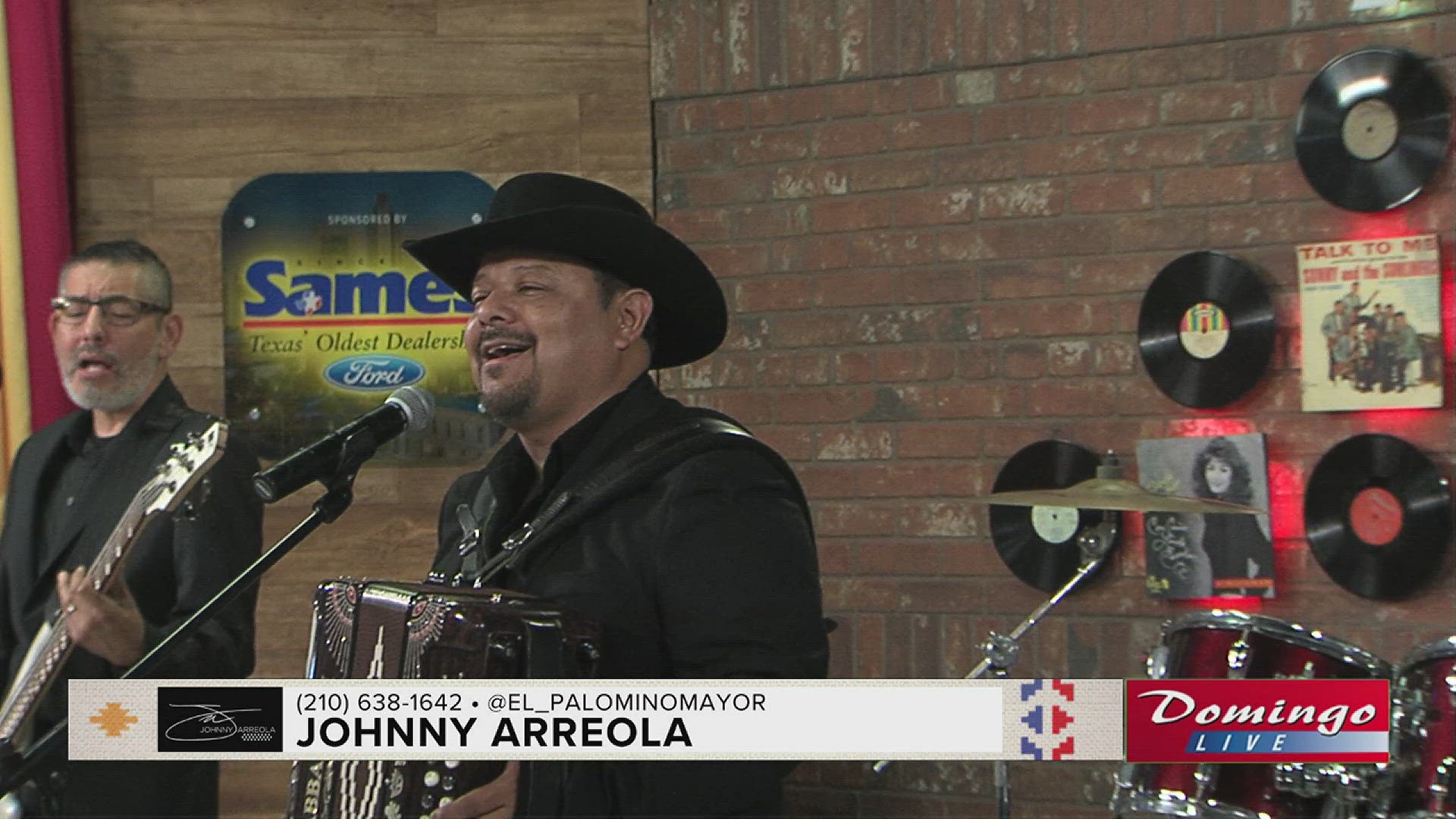 Johnny Arreola, el Palomino Mayor de Los Palominos, joined us on Domingo Live to perform his song "Contigo."