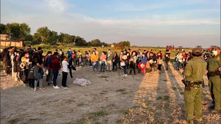 Agents continue to see large groups of migrants crossing U.S./Mexico border into Texas