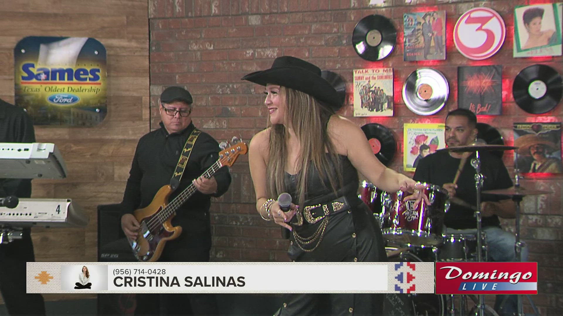 Former member of Grupo Mazz Cristina Salinas joined us on Domingo Live to perform her tribute to Jimmy Gonzalez's "Acaso No Soy."