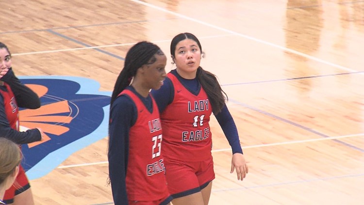 Veterans Memorial girls basketball tops rival Flour Bluff late to claim south zone