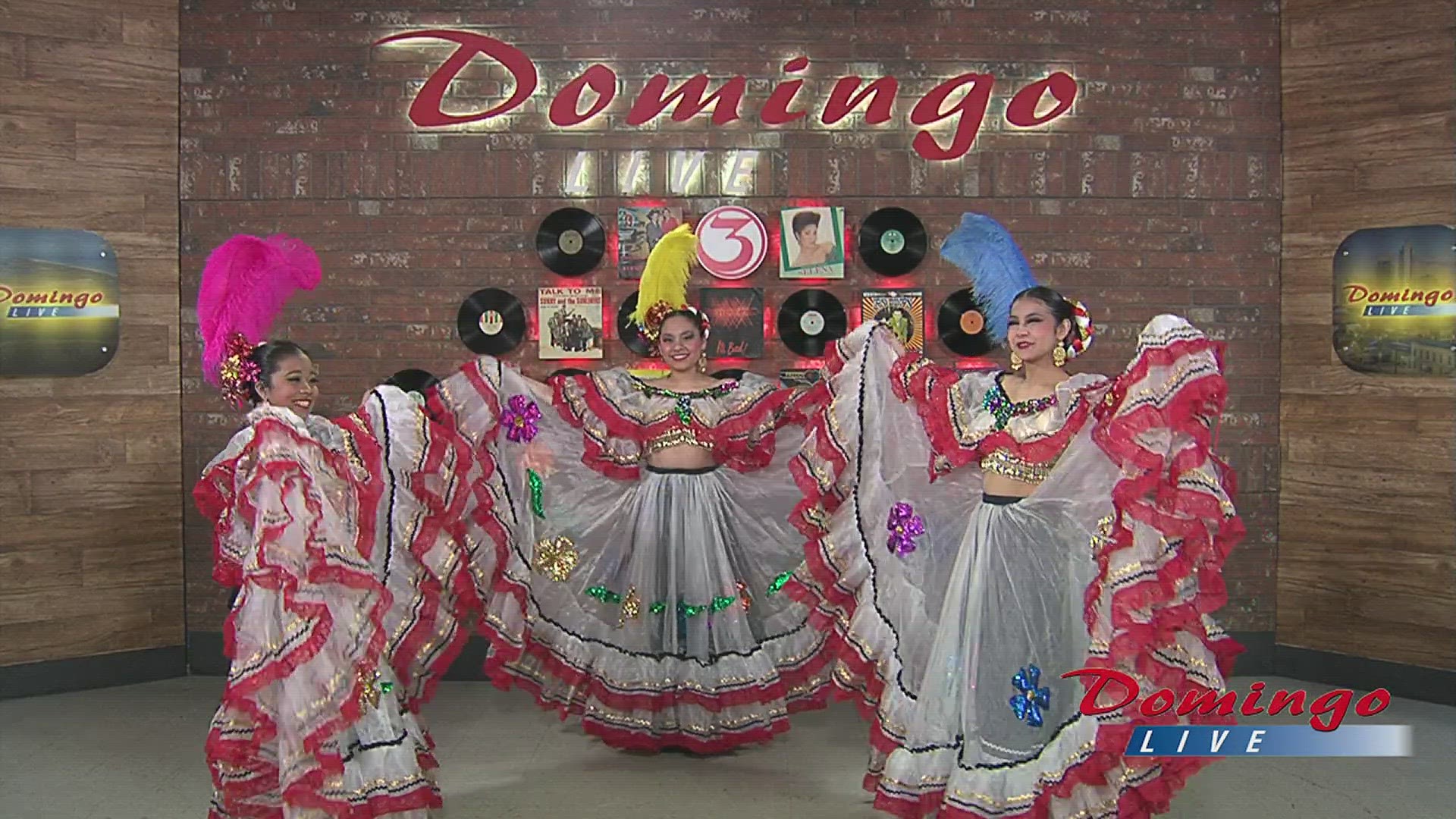Dancers perform a carnaval piece called Carnaval de Guamúchil.