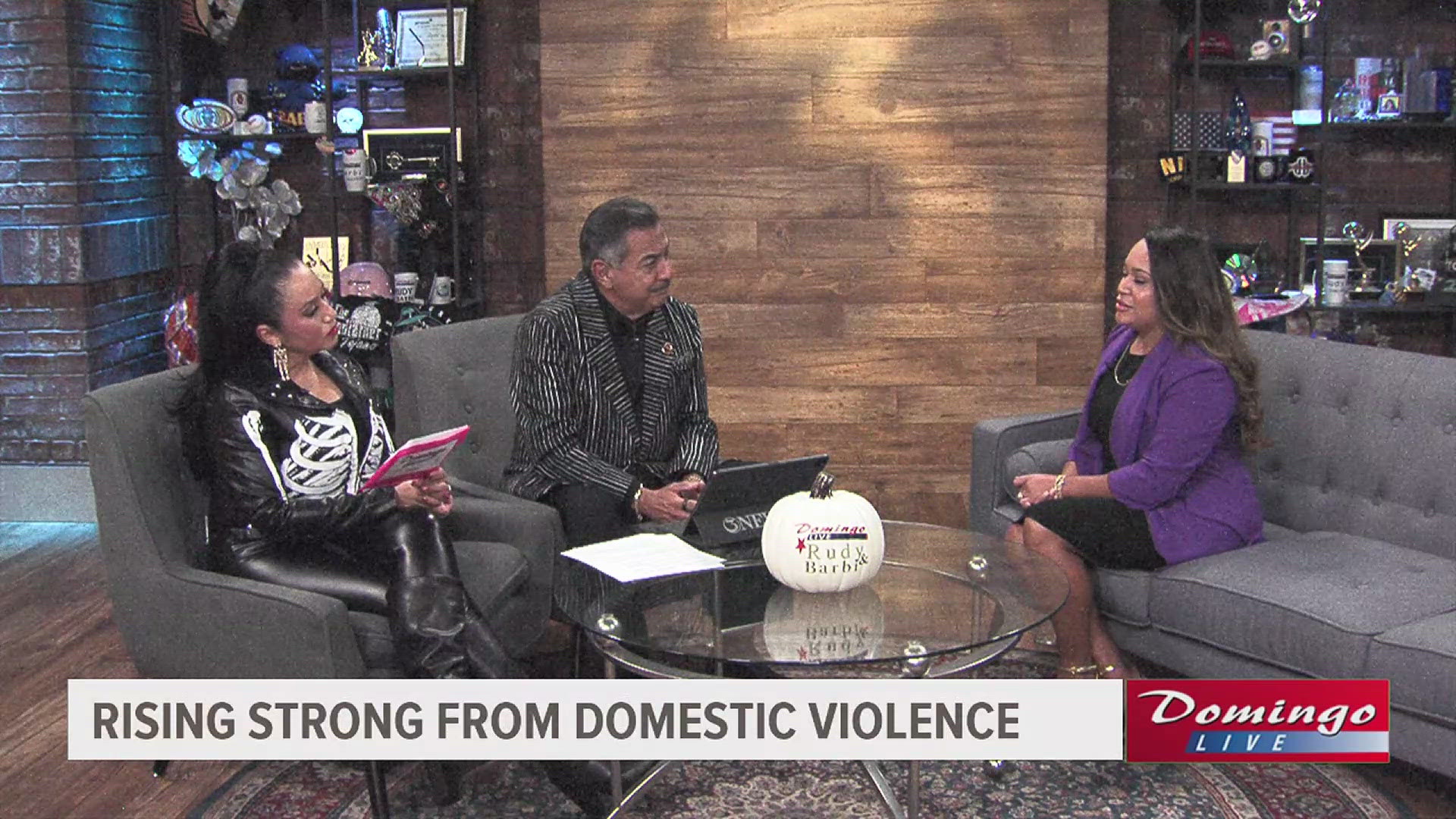 Teresa Vela, author of "FOUR-S," joined us on Domingo Live to share her domestic violence story. You can learn more about her story at www.about.me/teresavela.