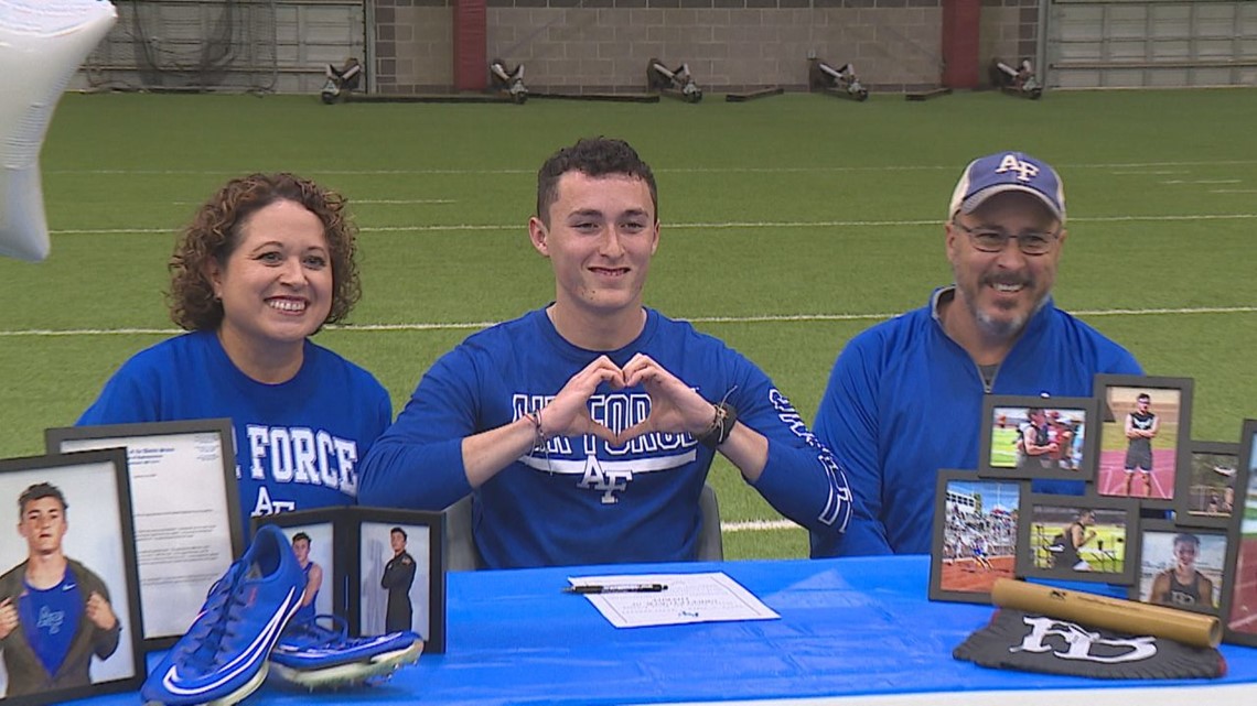 2024 Signing Day Across The Coastal Bend Kiiitv Com   D3342113 560c 4732 Bdb8 0c279f1d6da3 1140x641 