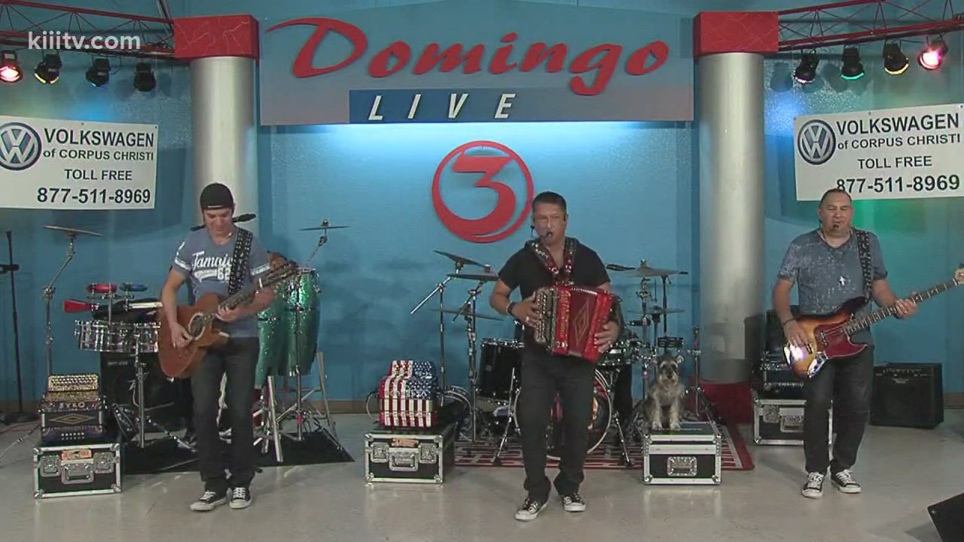 Jaime Y Los Chamacos Performing 