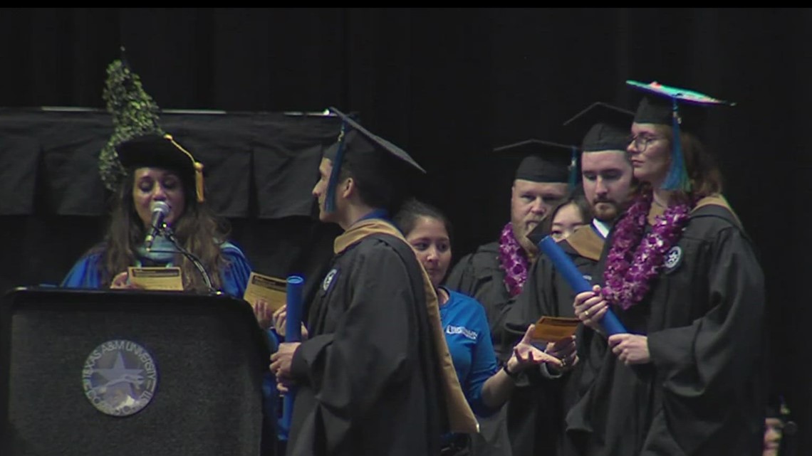 Texas A M Corpus Christi Celebrates Largest Graduating Class Kiiitv Com