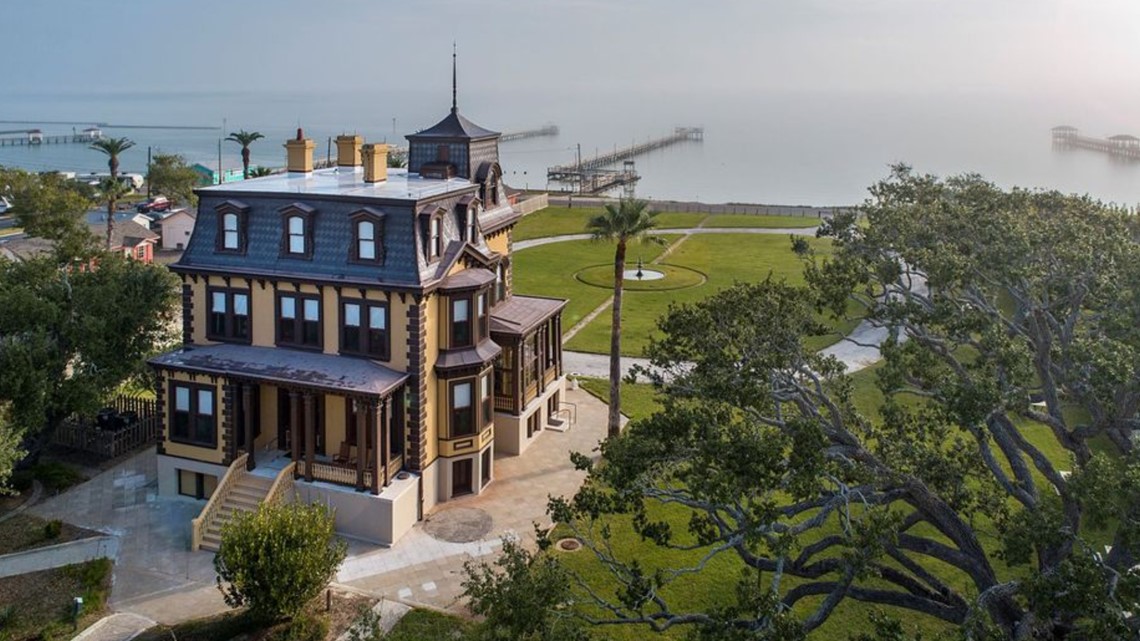 Hurricane history panel at the Fulton Mansion with Alan Holt - Vimarsana News
