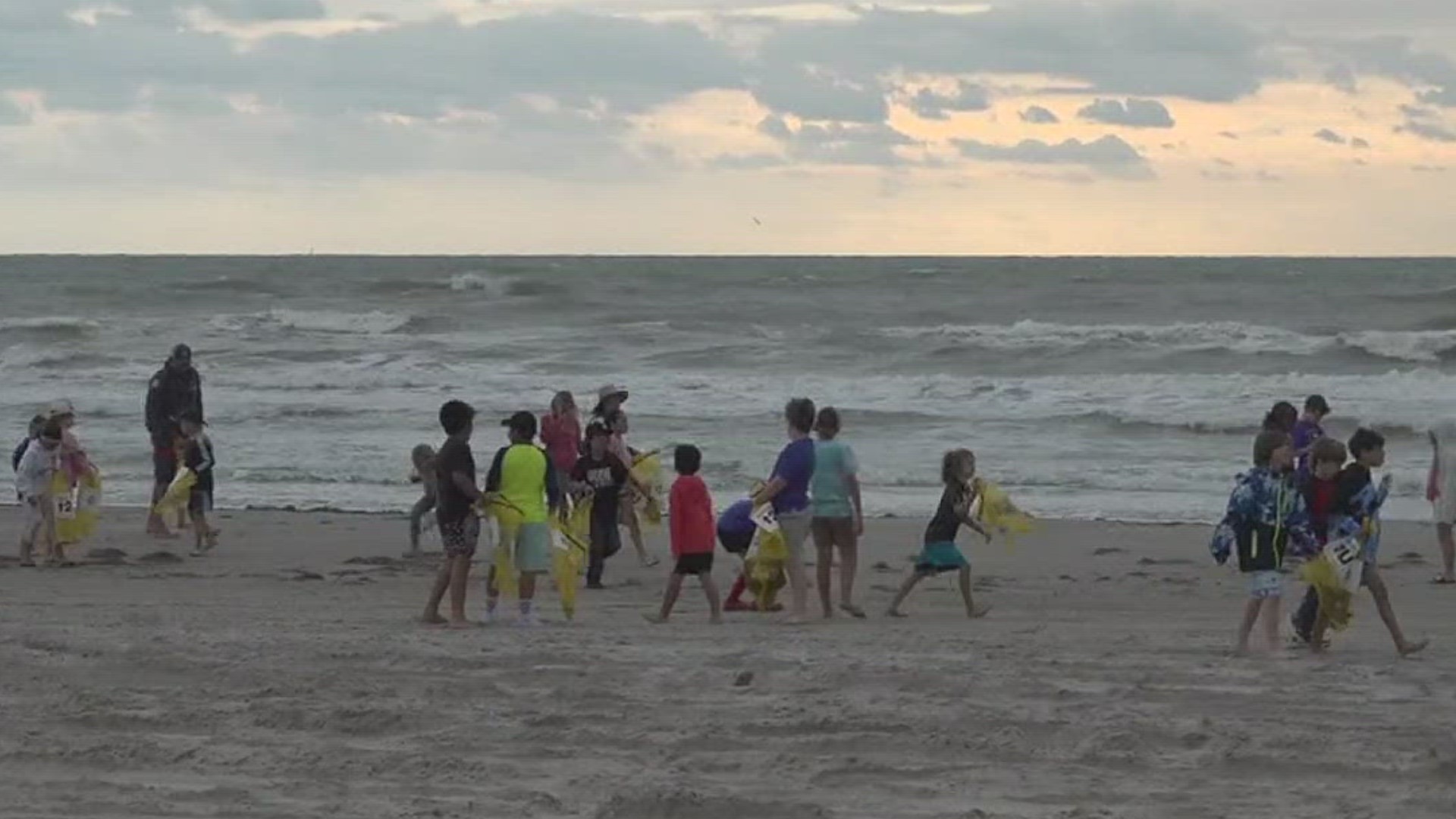 The students learned the importance of taking care of natural spaces like the beach that residents love to enjoy.