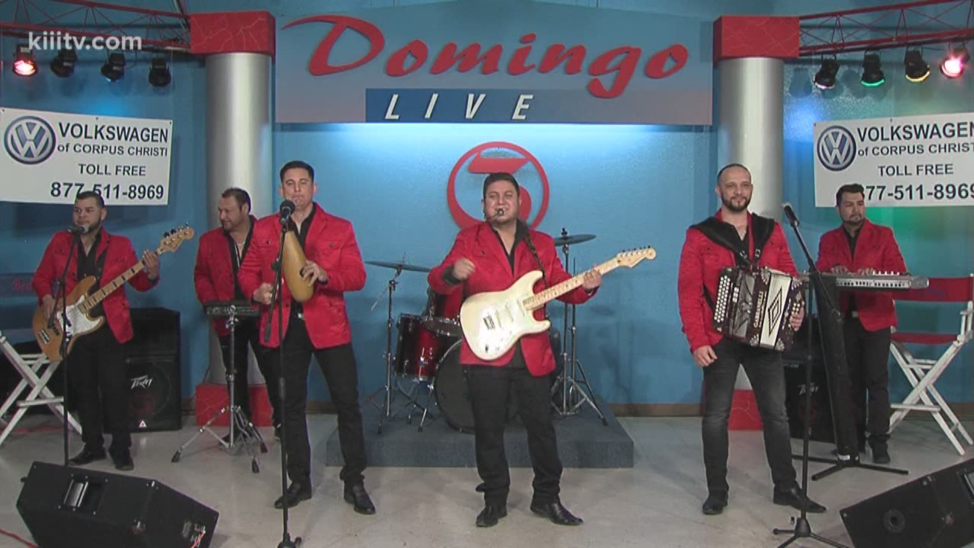 Los Mas Romanticos Perform "No Tengo Nada" on Domingo Live.