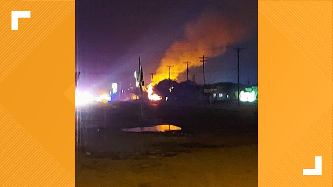 Abandoned house fire shuts down Mathis SH 359 - Vimarsana News