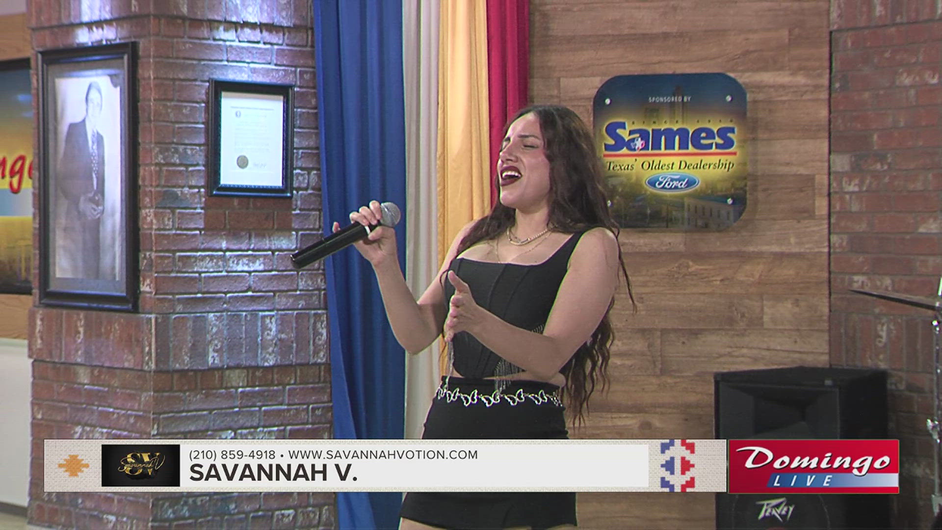 Savannah V. joined us on Domingo Live to perform her song "Si Me Ves Llorar Por Ti."