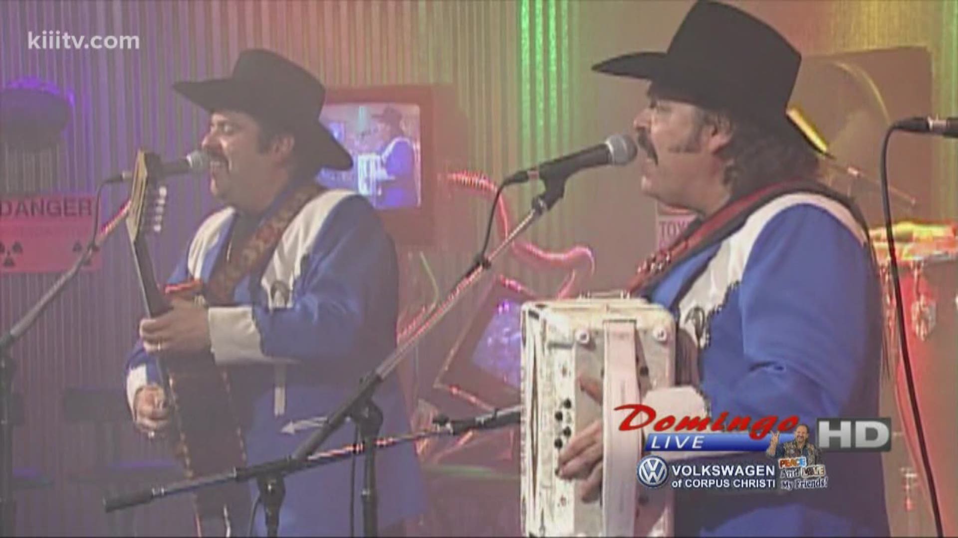 Ramon Ayala performance DVD, courtesy of Q-Productions. "Solo Una Patada" on Domingo Live.