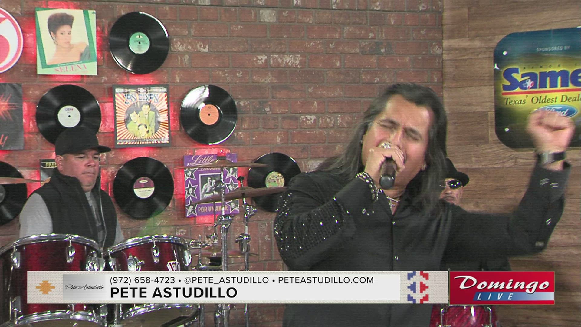 Pete Astudillo and his band joined us on Domingo Live to perform his song "Perdóname."