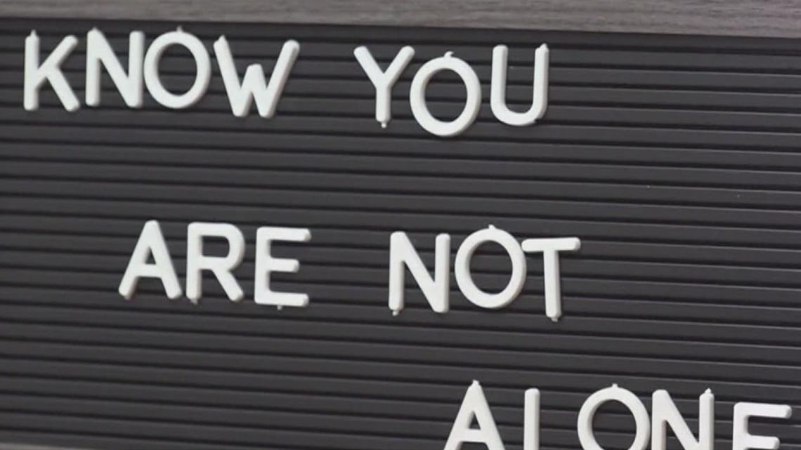 Mental health experts urge compassion, connection as some struggle with holiday blues