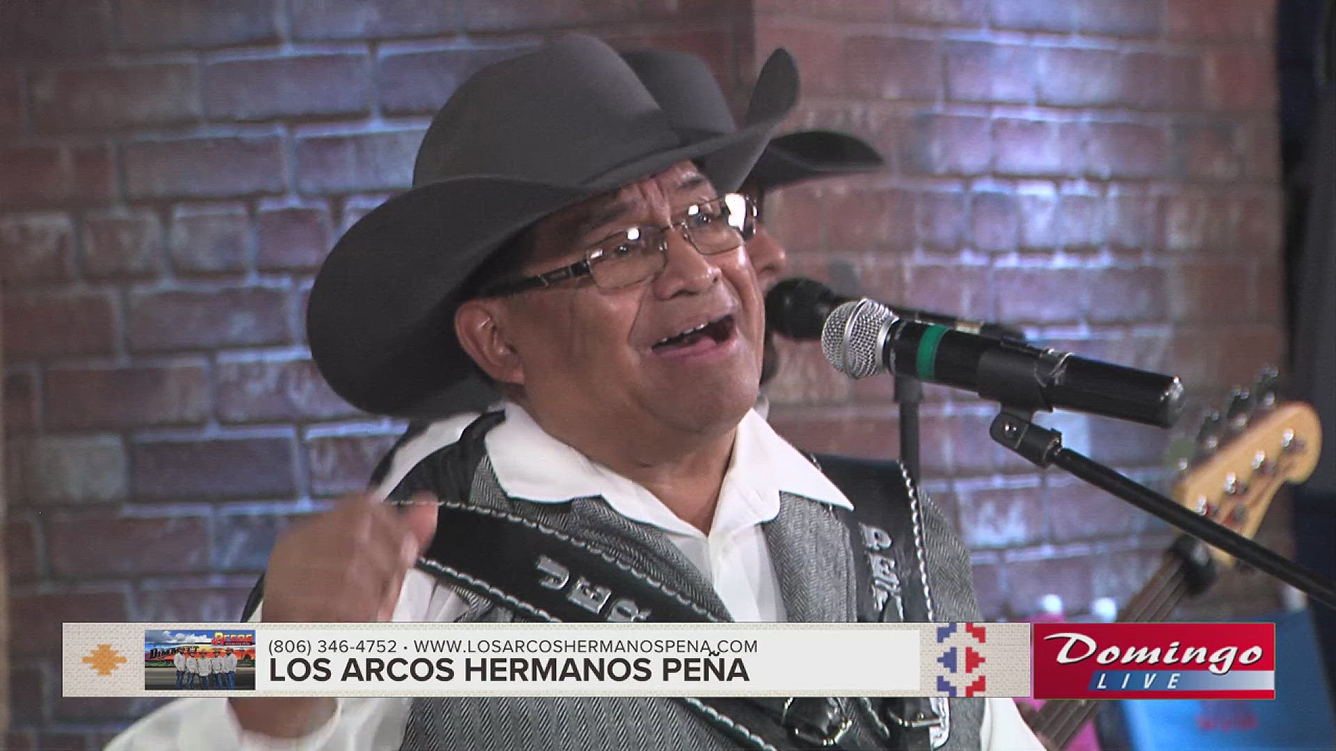 Los Arcos Hermanos Peña joined us on Domingo Live to perform their song "Te Recomiendo Esa Ingrata."