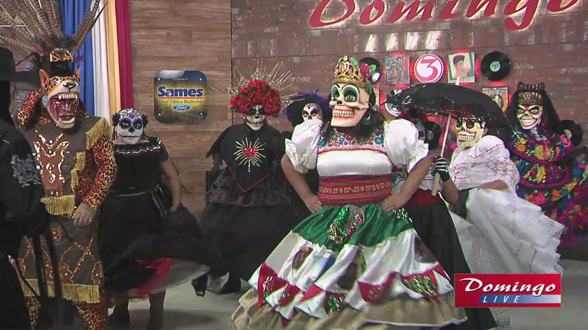 Comparsa Tempoal Veracruz joined us to perform "La Entrada" on Domingo Live.