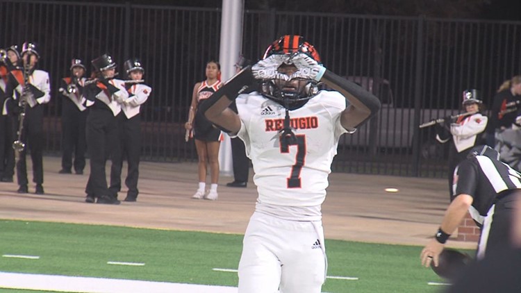 The #4 Refugio Bobcats delivered some bad news to the #1 Timpson Bears in State semifinal round, 24-21