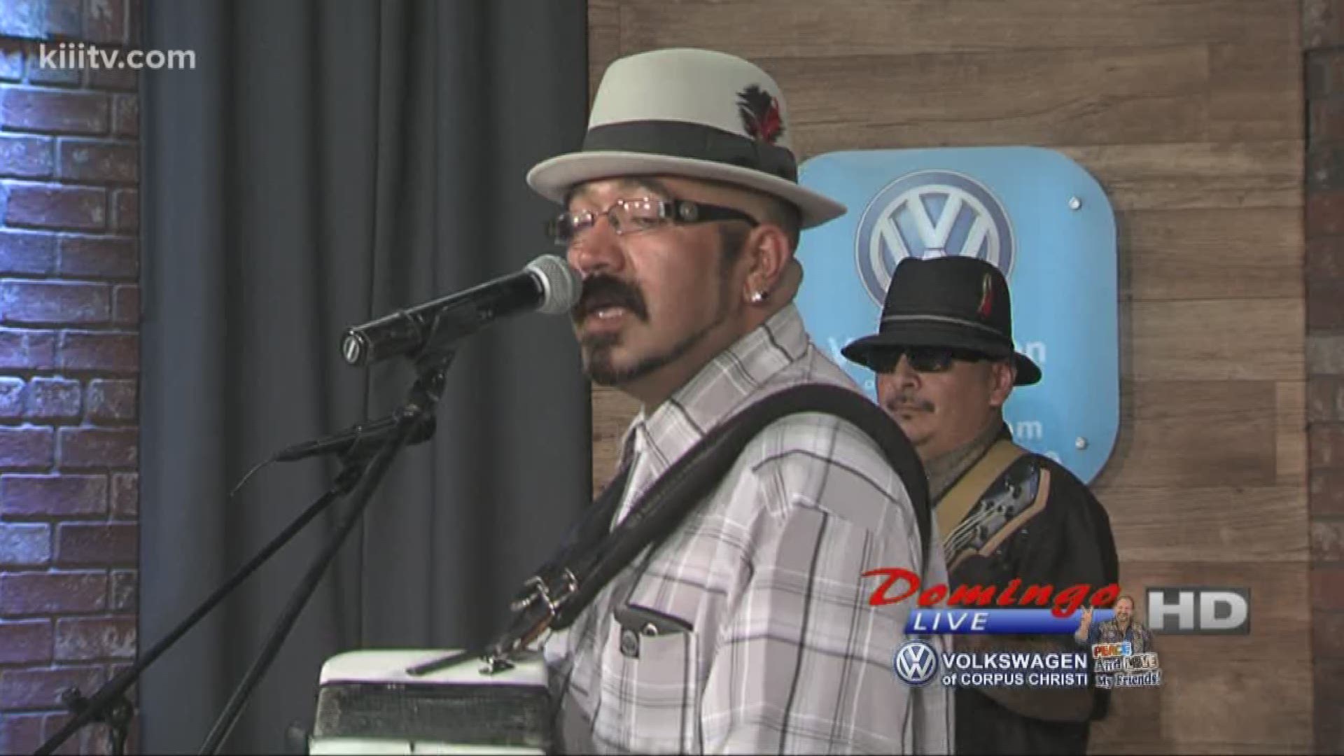 Juaquin Chavez Y Los Conjunto Boys performing "Y Ahora No Encuerntras" on Domingo Live.