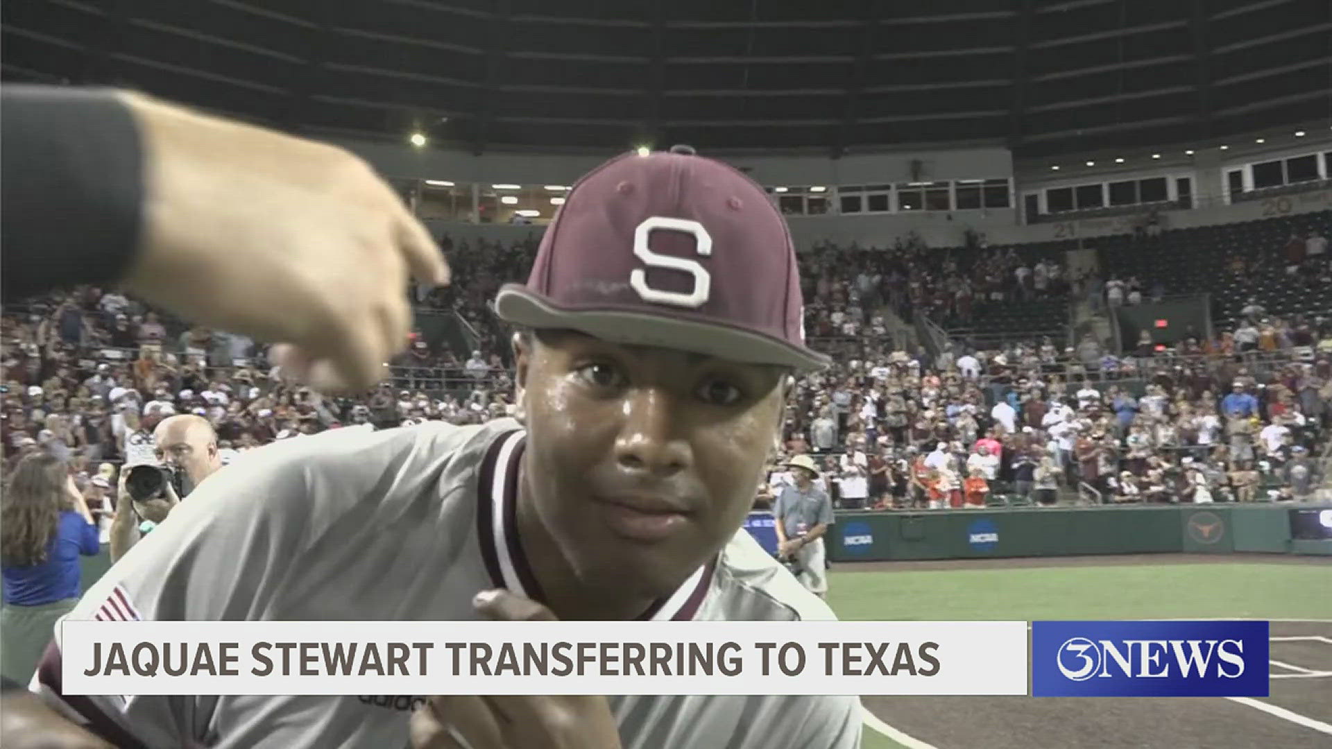 Stewart joins a former Sinton teammate with the Longhorns.